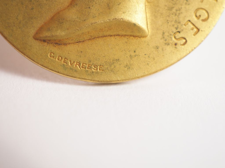 G. DEVREESE.  Médaille en métal doré à René Lefèvre, portant la mentio