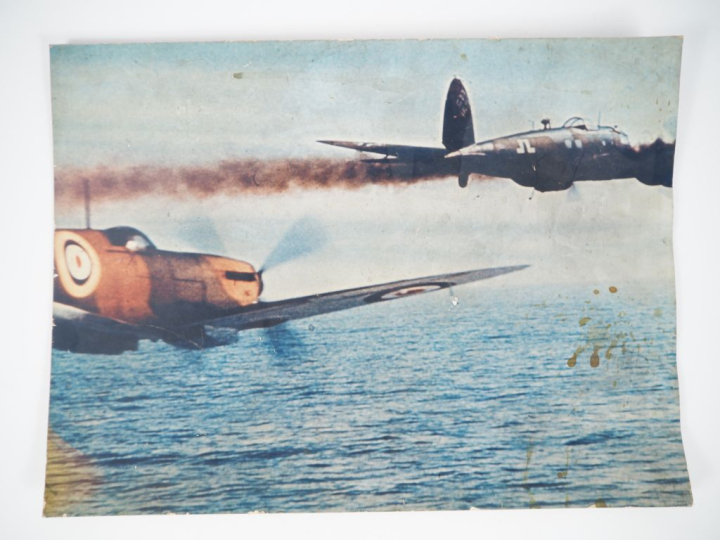 5 photographies en couleur et noir et blanc de l'armée de l'air : avio