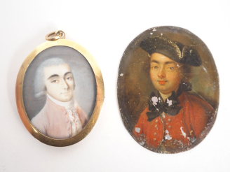 Vente aux enchères Miniature fin XVIIIème, "portrait d'homme à l'habit rouge" Dim. 4,5 x 