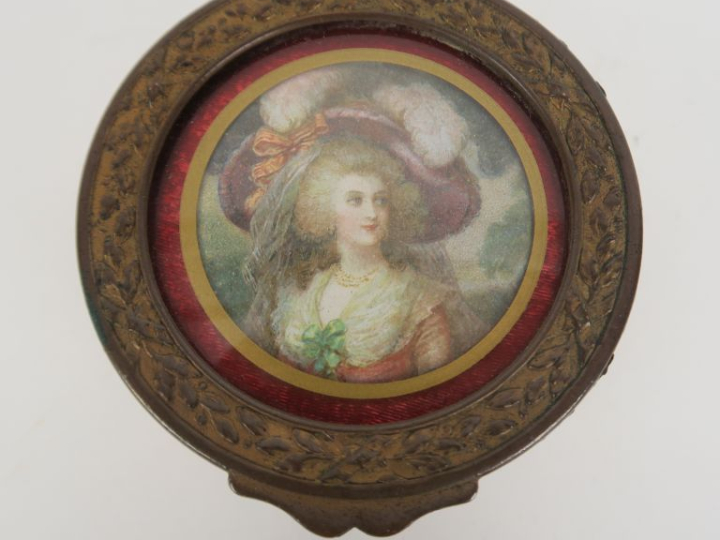 Petite boîte à bijoux Napoléon III de style Louis XVI en bronze doré à