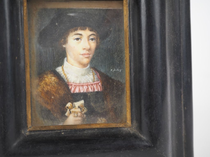 Miniature dans un cadre en bois noirci, "portrait de jeune homme". Sig
