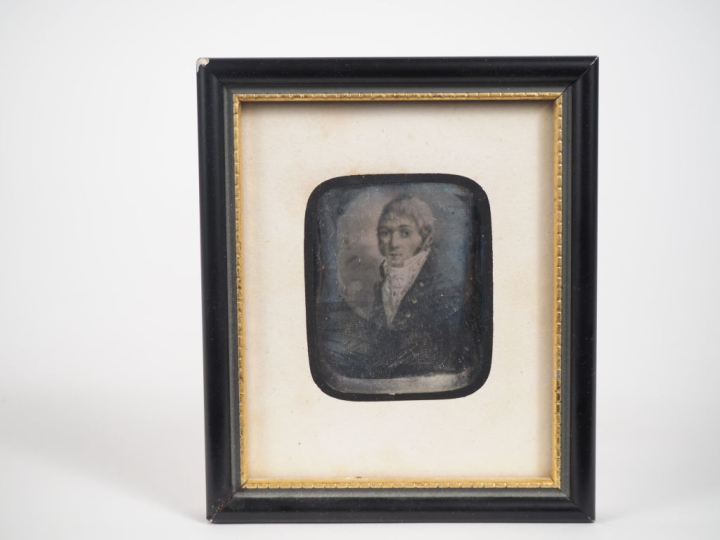 Daguerréotype XIXème, "portait d'homme au jabot". Dim. (à vue) : 6 x 5