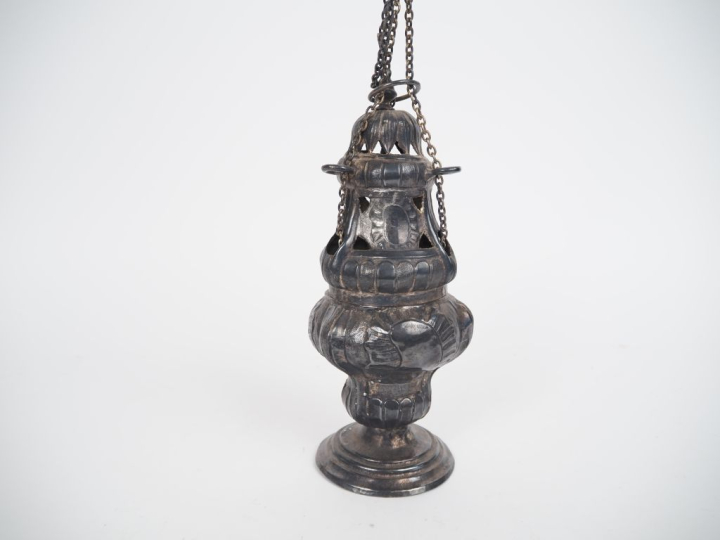 Encensoir Napoléon III de style Louis XV en métal argenté, à décor de 