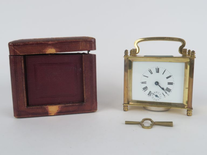 Pendulette d'officier début XXème en verre et laiton dans son coffret 