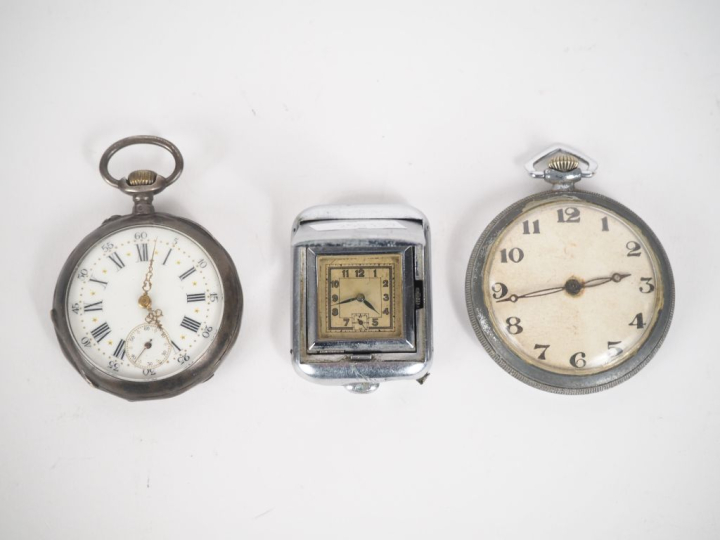 Montre de gousset en argent et émail, signée Dussopt fils. Diam. 4,5 c