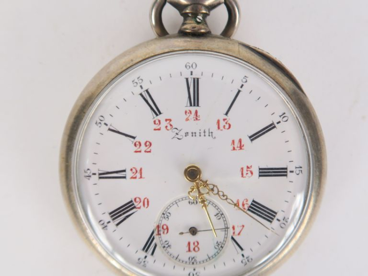 ZENITH. Montre de gousset en argent, à décor de rinceaux feuillagés, c