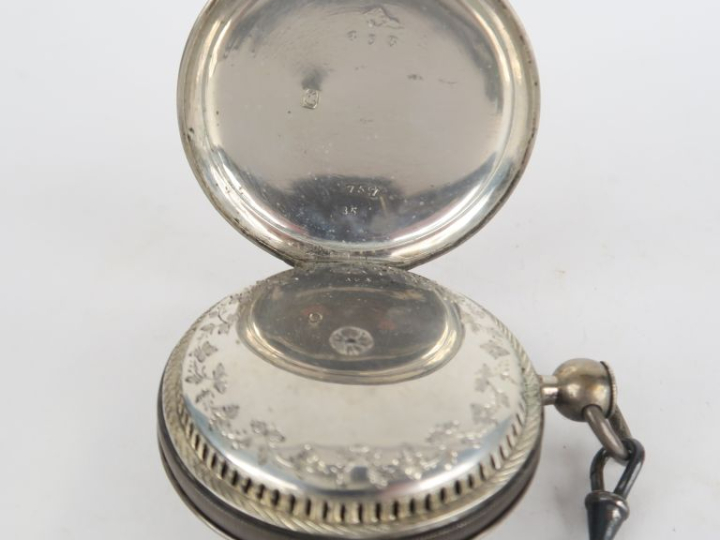 Montre de gousset en argent et émail, cadran à chiffres romains, aigui