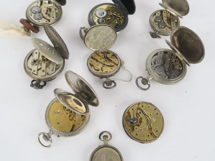 9 différentes montres de gousset en argent et métal argenté, cadrans é