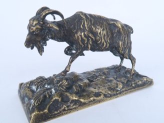 Vente aux enchères MENE (d'après).  "Bouc" Sujet en bronze. Signé. Dim. 8 x 13 x 6 cm.