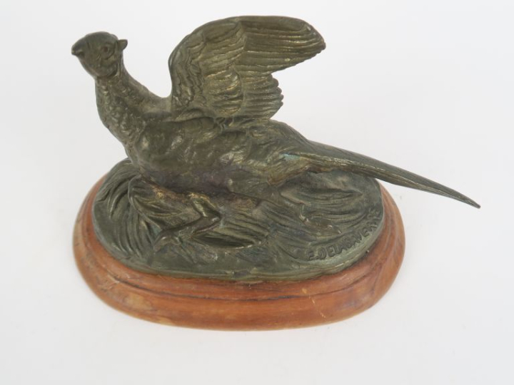 DELABRIERRE. "Faisan". Sujet en bronze sur un socle en bois. Signé. Di