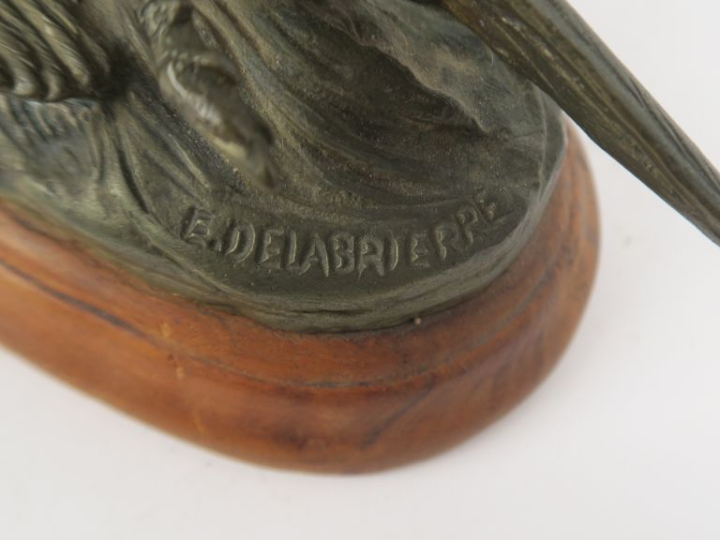 DELABRIERRE. "Faisan". Sujet en bronze sur un socle en bois. Signé. Di