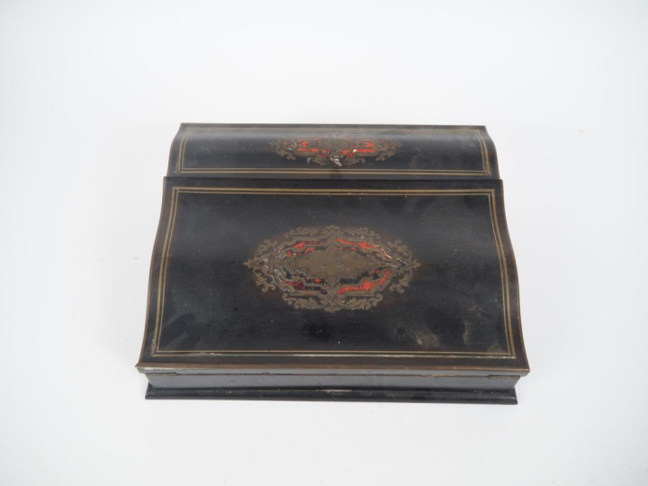 Ecritoire de voyage Napoléon III en marqueterie boulle ouvrant à un ab