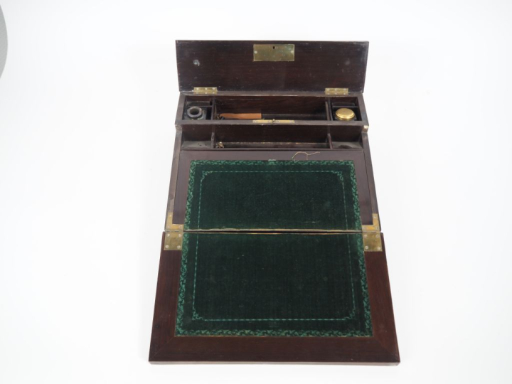 Ecritoire de voyage Napoléon III en marqueterie boulle ouvrant à un ab