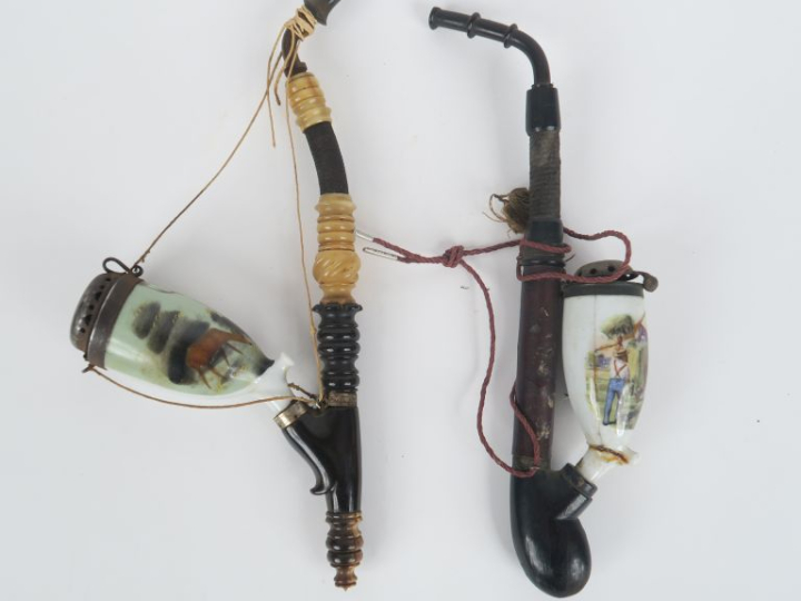 2 différentes pipes autrichiennes XIXème en porcelaine, métal et bois 