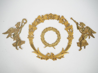 Vente aux enchères Quatre bronzes d'appliques de style Empire en laiton. H. de 10 à 22 cm