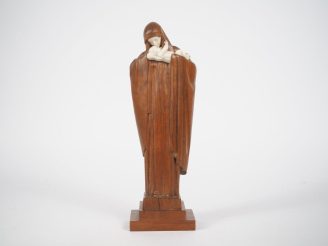 Vente aux enchères HEUVELMANS. 'Vierge à l'enfant'.  Scuplture chryséléphantine. Signée. 