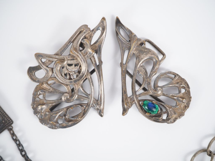 5 différentes boucles de ceintures Art Nouveau en métal argenté à déco