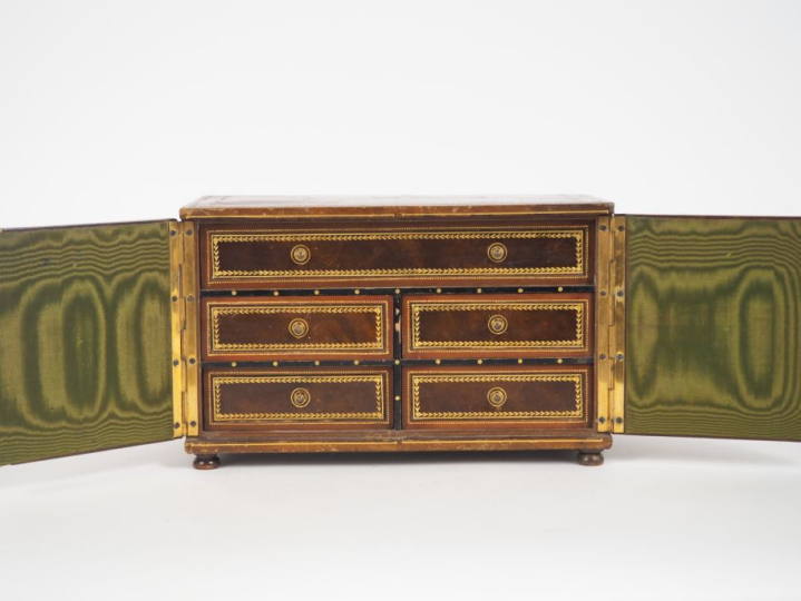 Boîte à bijoux Napoléon III de style Empire en bois gainé de cuir, à d