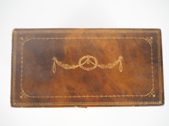 Boîte à bijoux Napoléon III de style Empire en bois gainé de cuir, à d