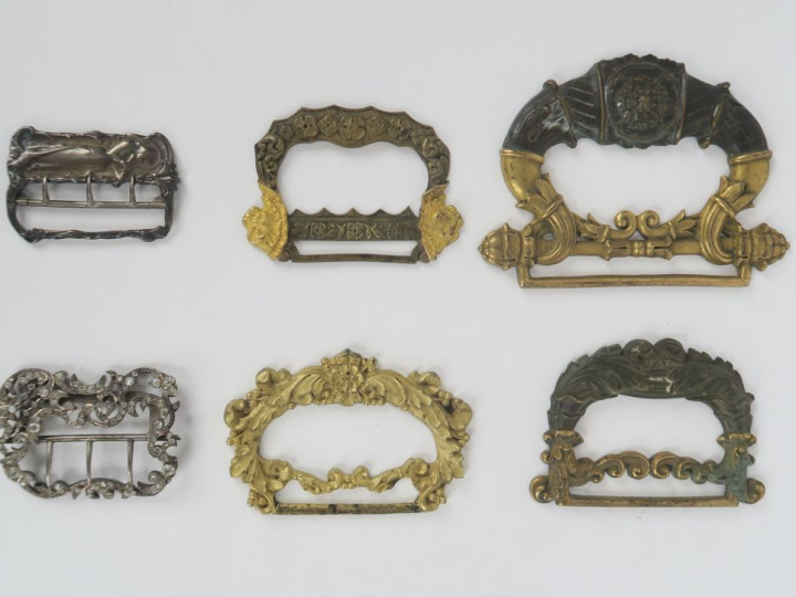 6 différentes boucles de ceinture XIXème-début XXème en bronze, bronze