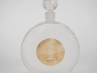 Vente aux enchères LALIQUE. Flacon de parfum Nina RICCI. Signé. H. 17 cm.