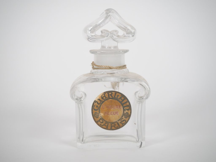 BACCARAT. Flacon de parfum Guerlain. Signé. H. 12 cm.