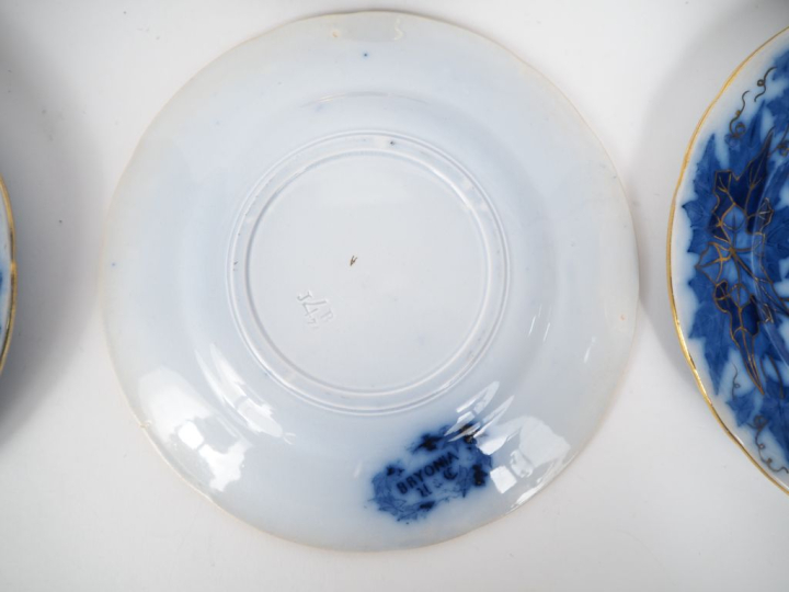 6 assiettes en faïence de Sarreguemines modèle "Bryonia". Signées. Dia