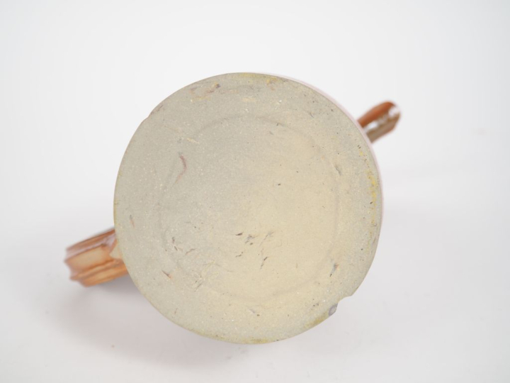 Carafe en terre vernissée figurant un canard. Monogrammée. H. 28 cm. (