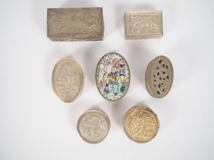 5 différentes boîtes à pillules de style extrême orient en argent bas 