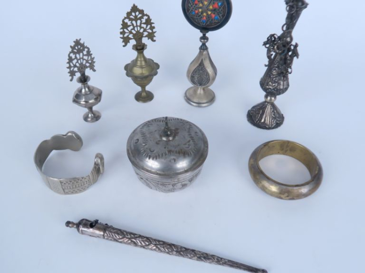 4 flacons à khol Afrique du Nord en métal argenté, argent bas titre ou