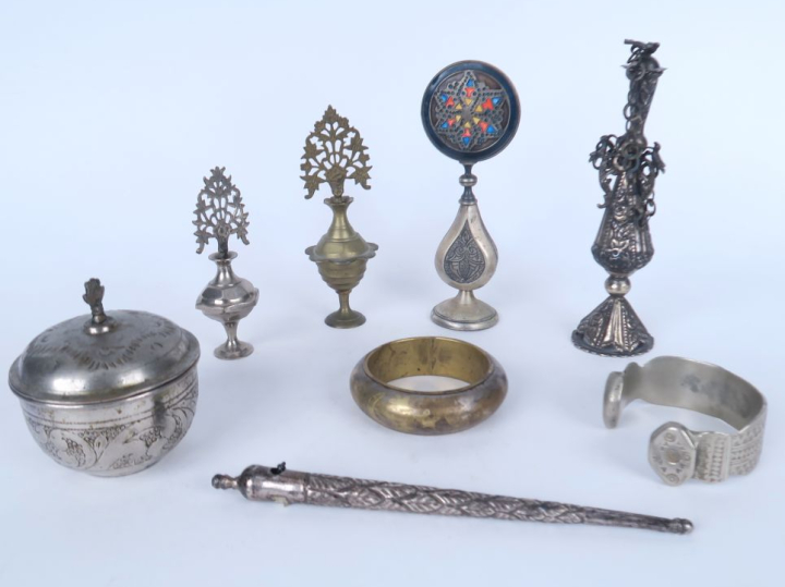 4 flacons à khol Afrique du Nord en métal argenté, argent bas titre ou