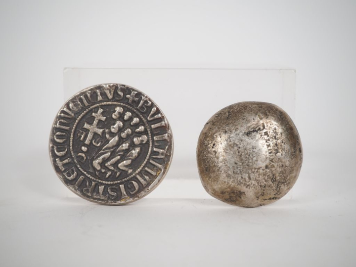 2 pièces de style romaine. Diam. 3,5 et 3 cm.