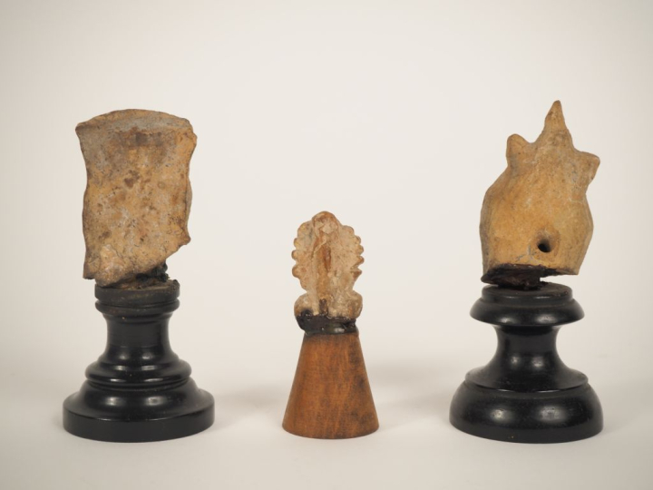 Méditerranée hellénistique et romaine. Trois têtes de figurines en ter