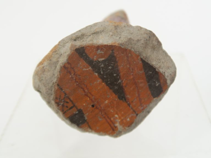 lot comprenant une tête et un corps de figurines mésoaméricaines. H. m