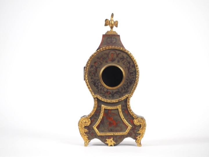 Porte-montre de style Louis XIV en forme de cartel, à décor en marquet