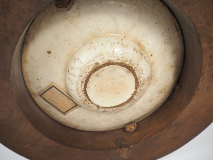 Assiette XVIème en majolique italienne polychrome à décor émaillé de m