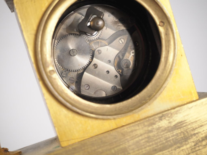 Pendulette Restauration en bronze doré et ciselé figurant Henri IV en 