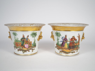 Vente aux enchères Paire de cache-pots Restauration en porcelaine de Paris à décor polych