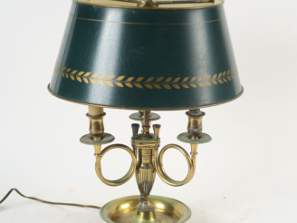 Vente aux enchères Lampe bouillotte XIXème en bronze et tôle verte à décor de frise de la