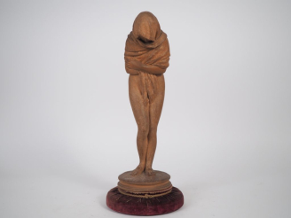 Vente aux enchères HOUDON (d'après). "L'hiver". Sculpture en terre cuite d'édition, sur u