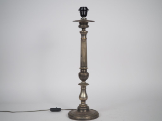 Vente aux enchères Pique-cierge Napoléon III de style Louis XVI en métal argenté à décor 