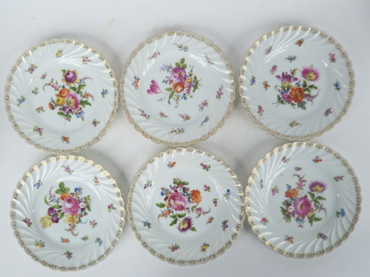Partie de service de table fin XIXème - début Xxème en porcelaine alle
