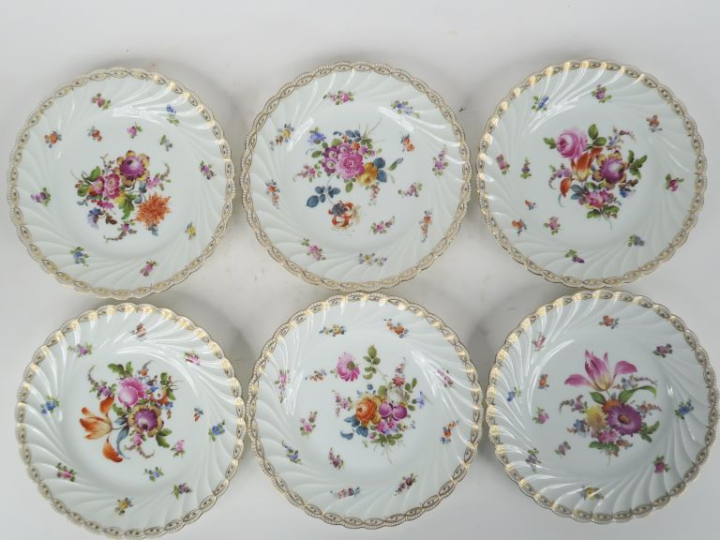 Partie de service de table fin XIXème - début Xxème en porcelaine alle