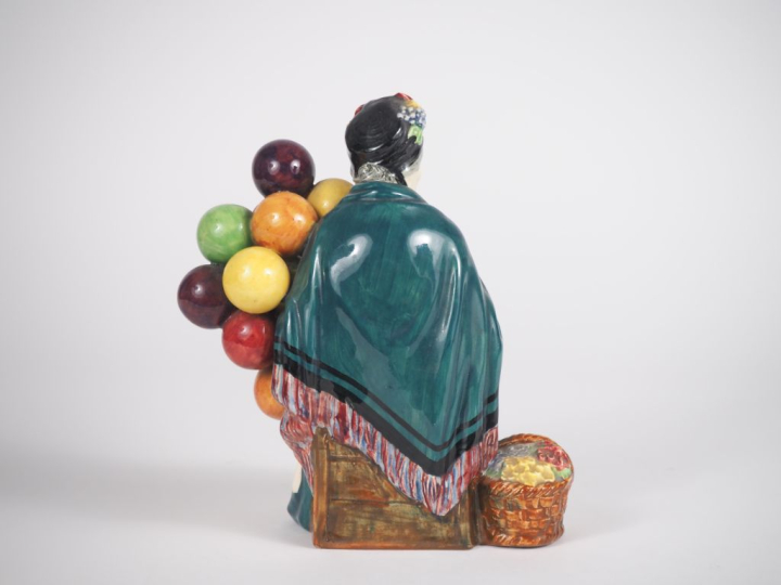 Manufacture Royal Doulton England. "The Old balloon seller". Sujet en 