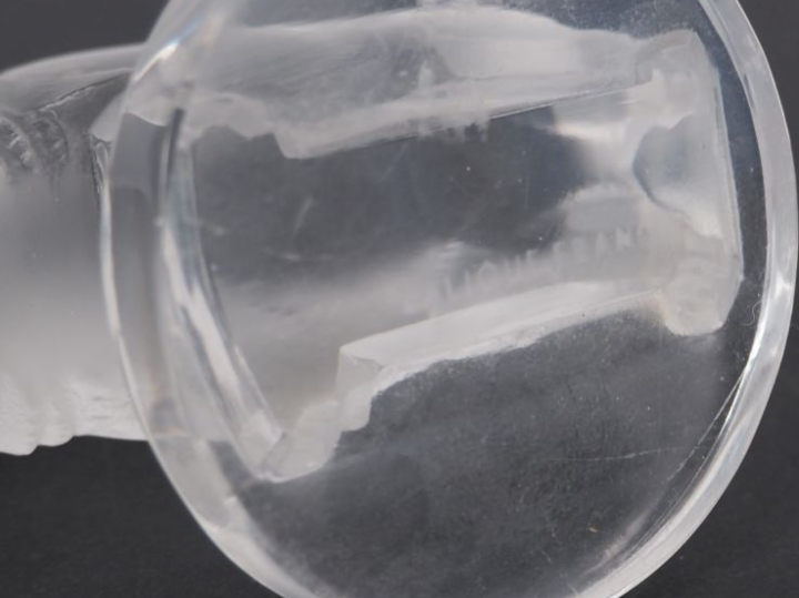 LALIQUE France. 3 presse papier en verre blanc moulé pressé, "Chouette