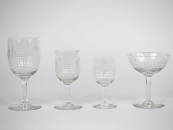 BACCARAT. Partie de service de verres en cristal. Comprenant :  - 8 ve