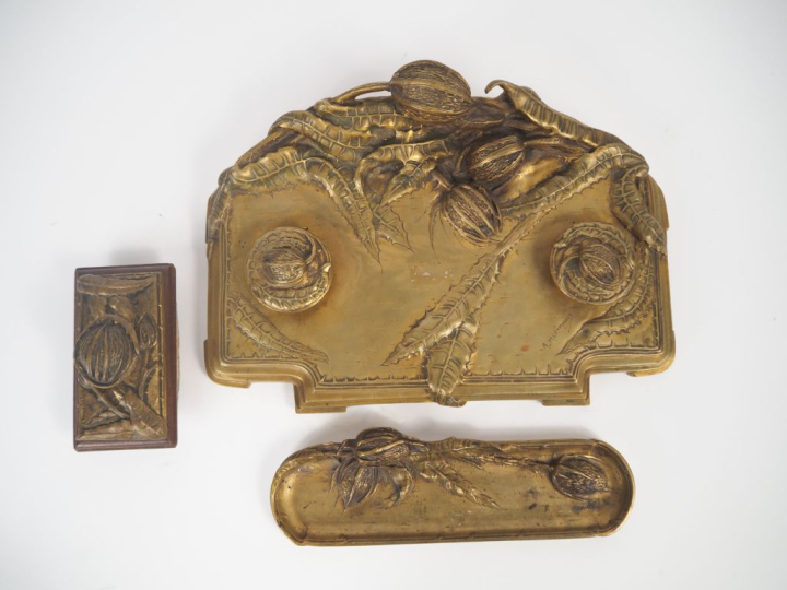 Albert MARIONNET. Nécessaire de bureau 3 pièces en bronze à décor en l