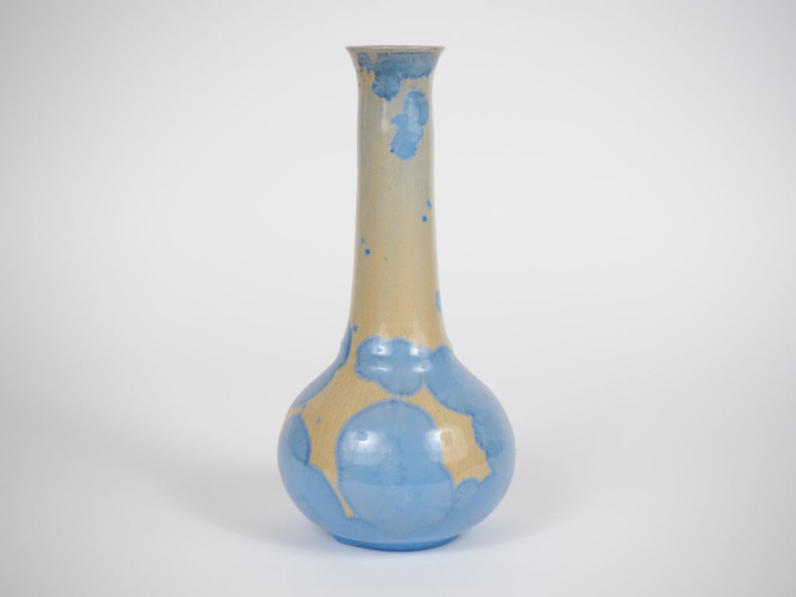 Pierre Adrien DALPAYRAT. Vase à long col en grès à fond jaune pale et 