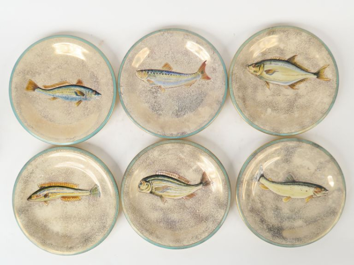 Auguste HEILIGENSTEIN. 12 assiettes en porcelaine décor "Chinchart". S