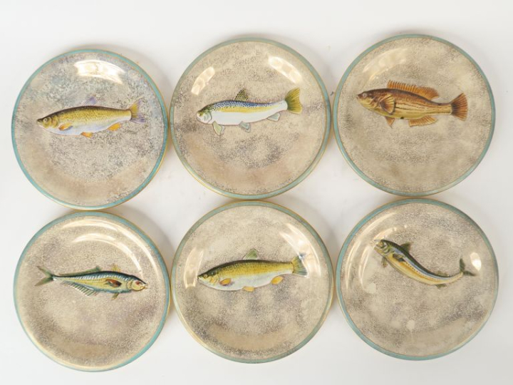 Auguste HEILIGENSTEIN. 12 assiettes en porcelaine décor "Chinchart". S